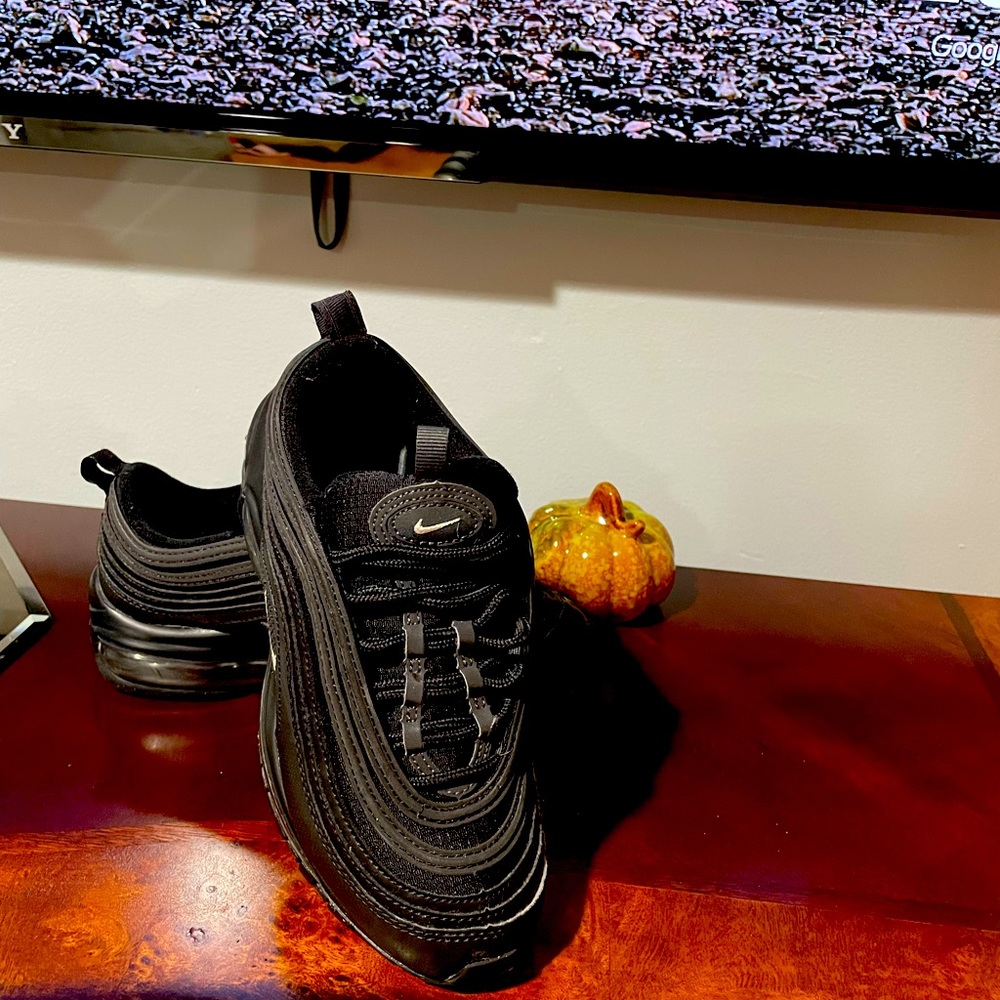 Boys Nike Air Max 97 size 4 Used as New Barely worn